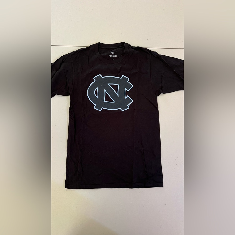 Fanatics UNC Tar Heels Black Tee with Carolina Blue Logo